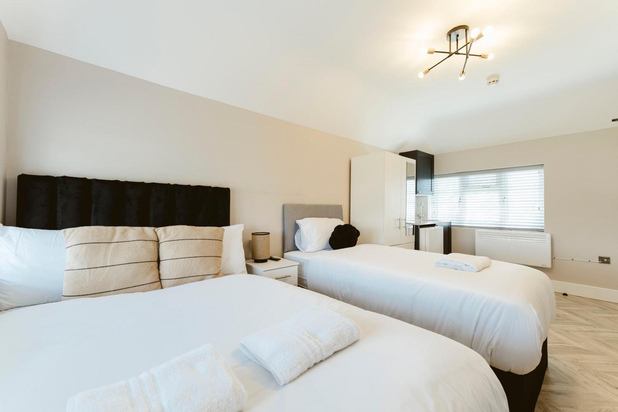 West Drayton Self Contained Studios Экстерьер фото