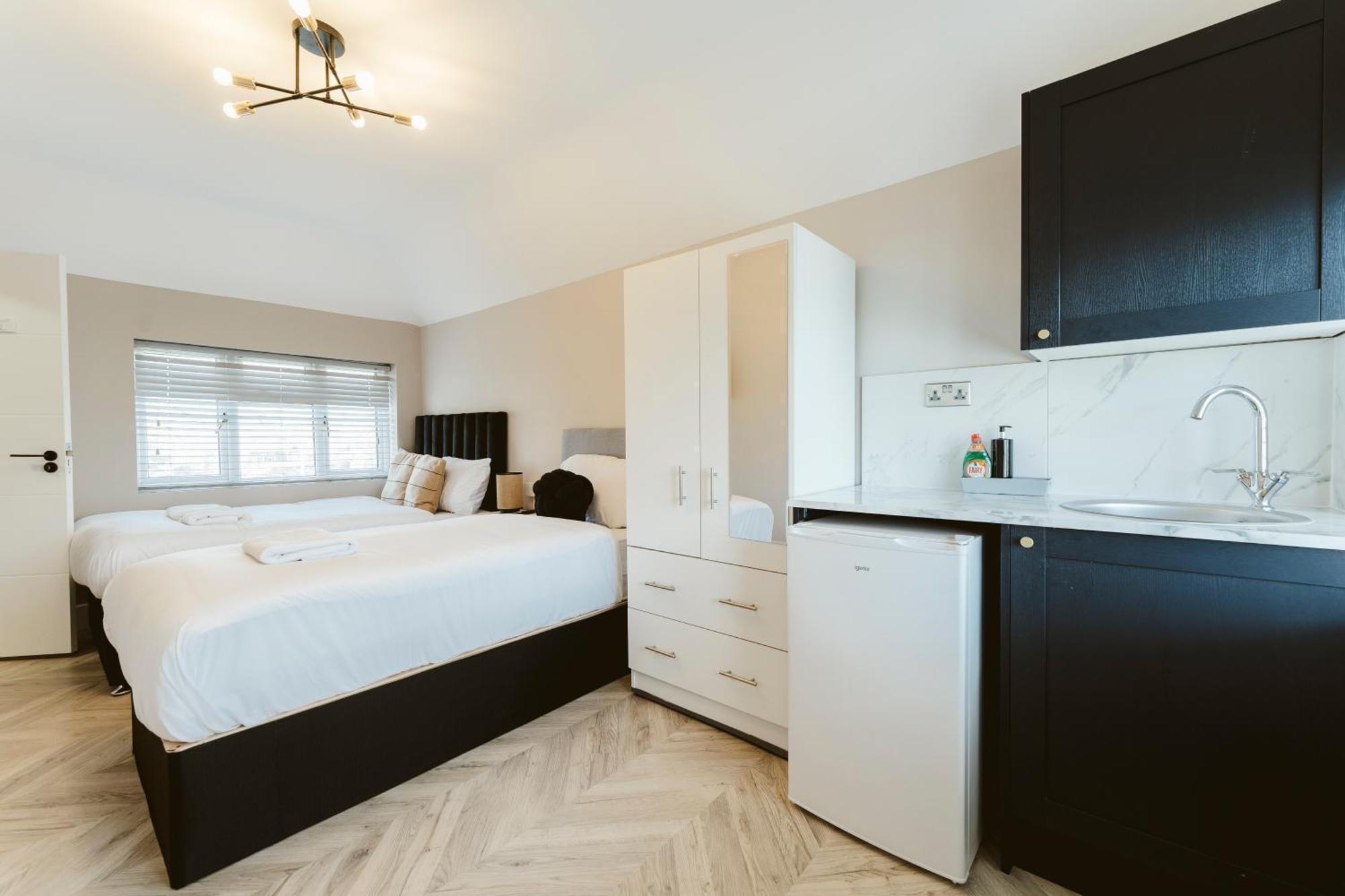 West Drayton Self Contained Studios Экстерьер фото