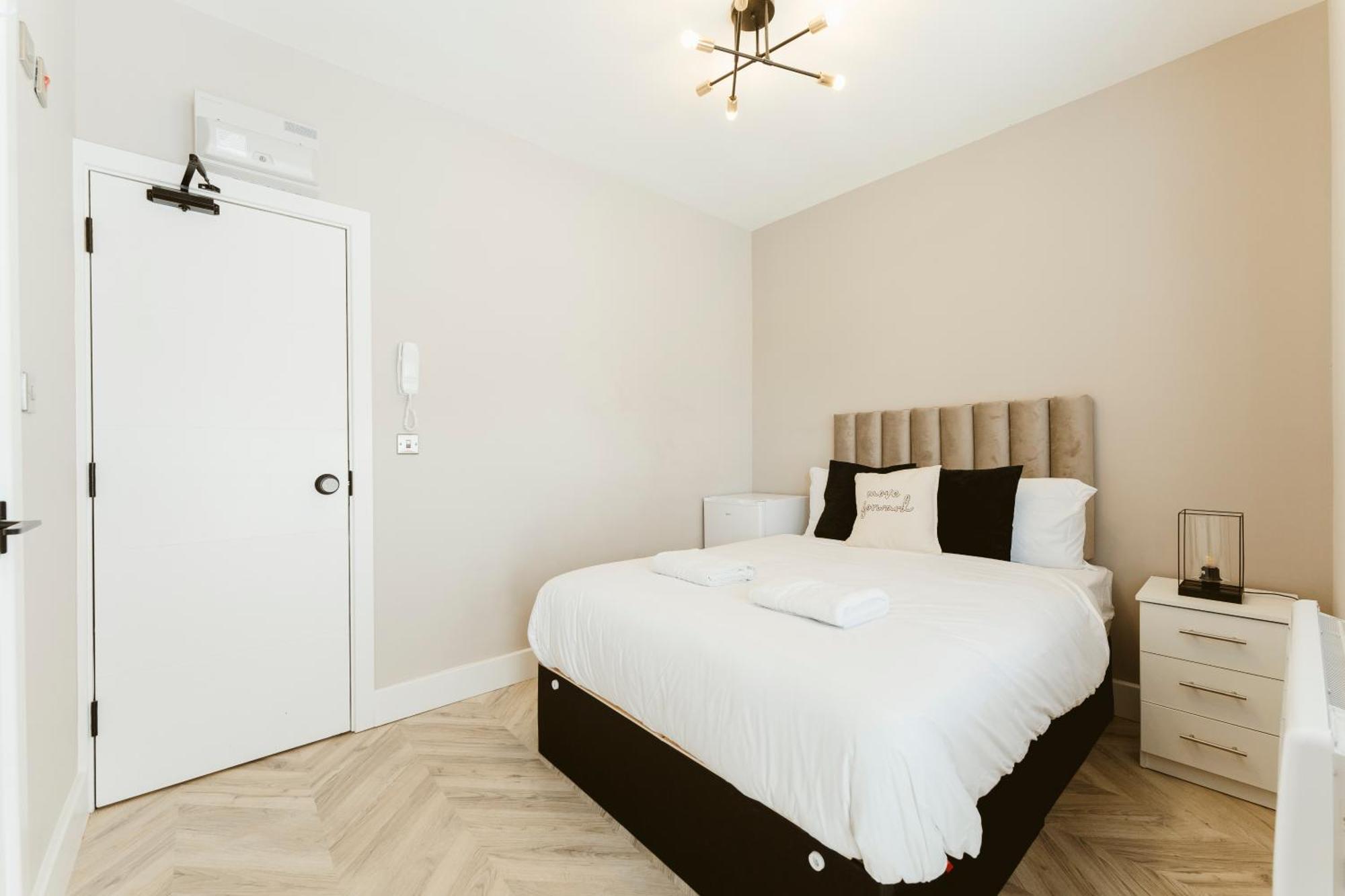 West Drayton Self Contained Studios Экстерьер фото